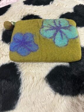 Olive green felted wool coin purse with floral needle felted design, GUC